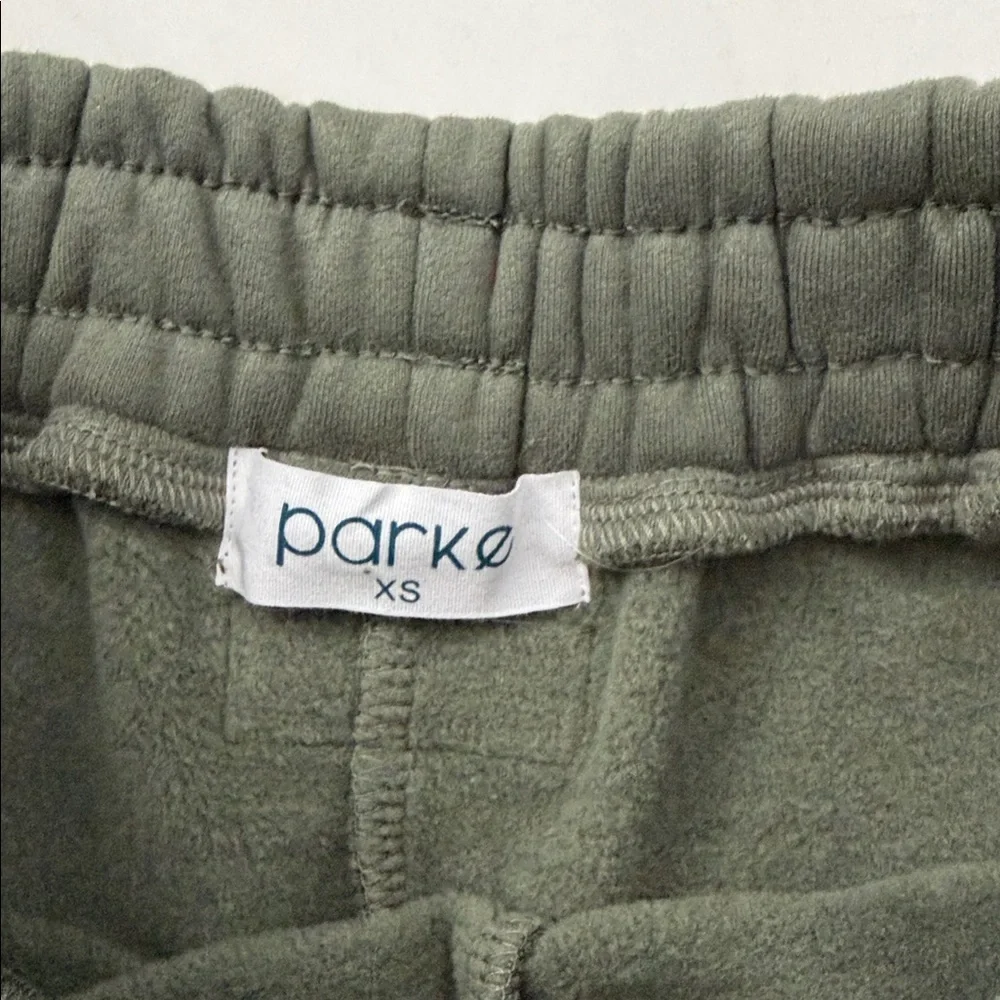 NEW Women’s PARKE
Fleece Sweatshorts in Hunter Green
Size XS - Picture 5 of 8